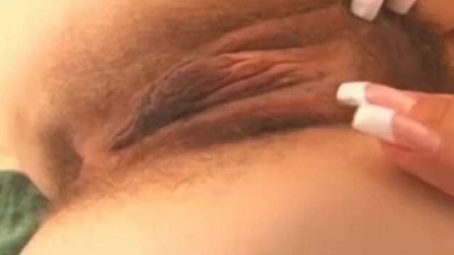 We Are Hairy presenta rodaje con las striptease de jovencita