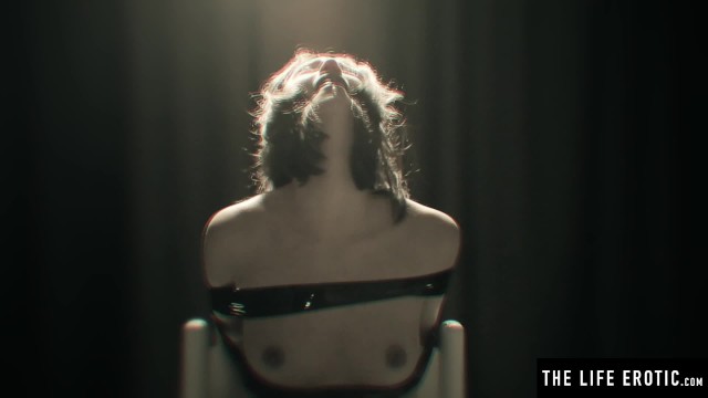 Xxx de bondage protagonizado por la enamorada leona