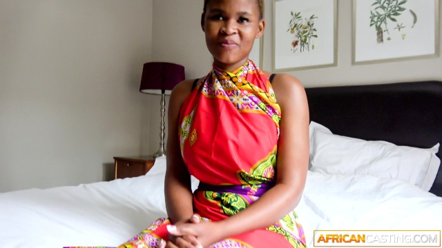 Dicker Arsch Porno mit wohlproportionierter Puppe von African Casting