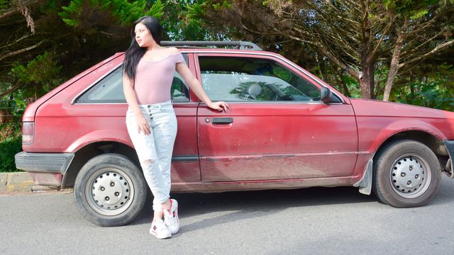 Oye Loca प्रस्तुत करता है Scarlet का छोटे स्तन विड.