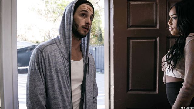 Adelanto con la inocente Ashley Aleigh con coño grande de Pure Taboo