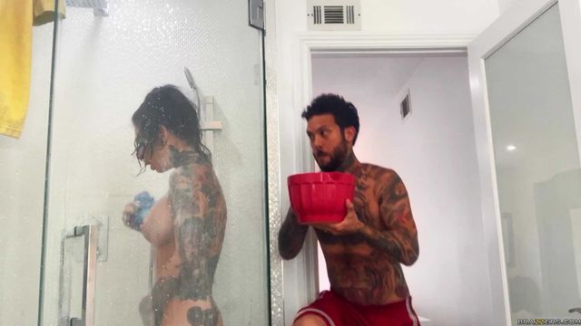 तेजोमय  Joanna Angel - रिवर्स काउगर्ल चित्र - Day With A Pornstar