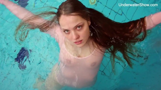 L'énergétique princesse - contenu x jeunette - Underwater Show