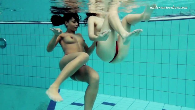 Lesbian action with mystery Zlata from Underwater Show