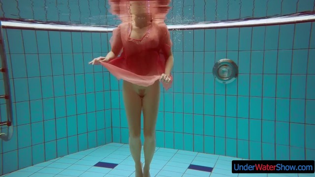 Besondere Freundin in der Hauptrolle in Unterwasser Sexfilm