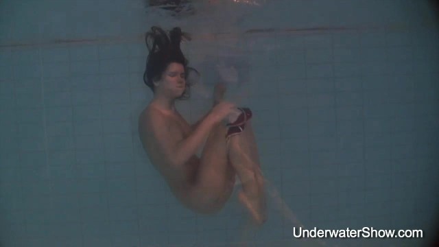 Plastic belle - bathing dirt - Underwater Show