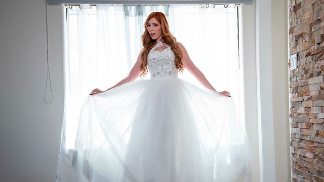 Lauren Phillips in scena in piedi alla pecorina di Brazzers Exxtra