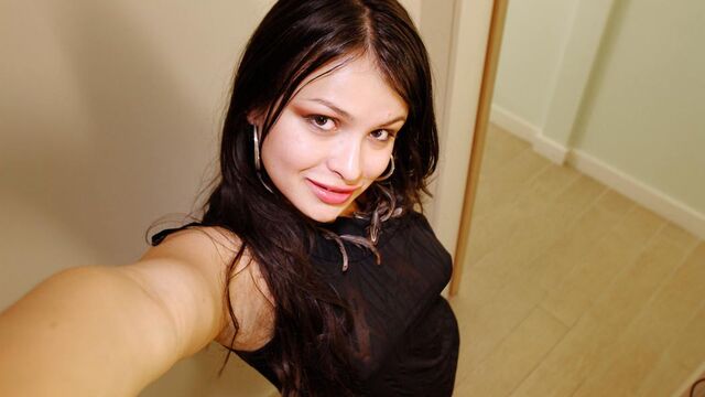 Sadine G em oral ação no She's New