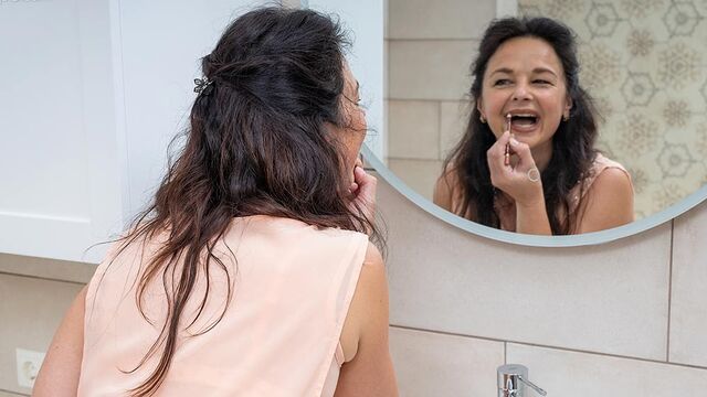 Heitere Anette Harper in der Hauptrolle in Dünn Clip