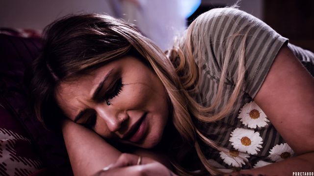 Riprese pompino con meravigliosa Alexis Fawx e Adria Rae di Pure Taboo