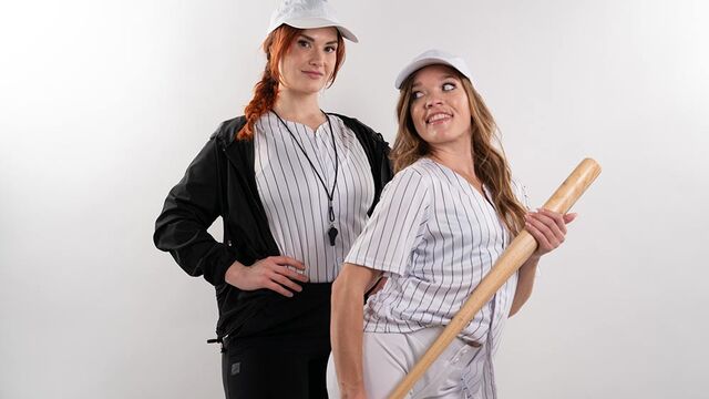 Scena tette naturali con Siri e Katie