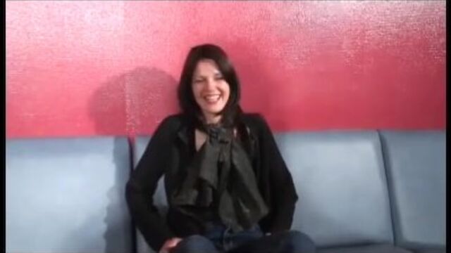 Vídeo de mamá protagonizado por la exhuberante vampiresa