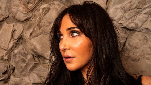 Assista vídeo da saltitante Diana Prince