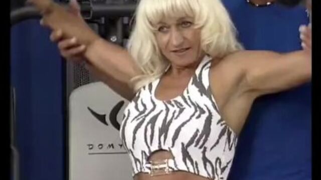 Pornografía de la ardiente lindura de MILF 