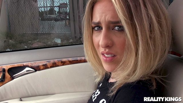 Zarte Bonnie Grey in der Hauptrolle in Handjob Film