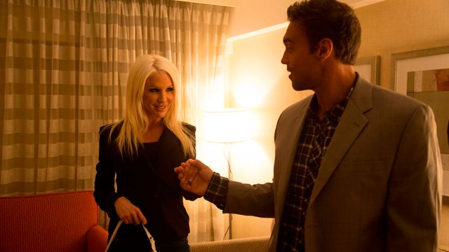 La picante Holly Price en película de medias largas