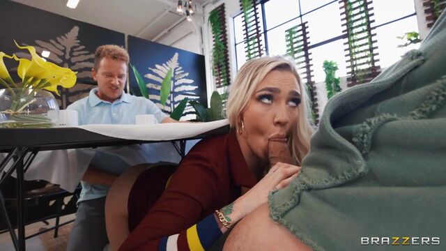 Brazzers Exxtra presenta riprese bionda con Kendra Sunderland