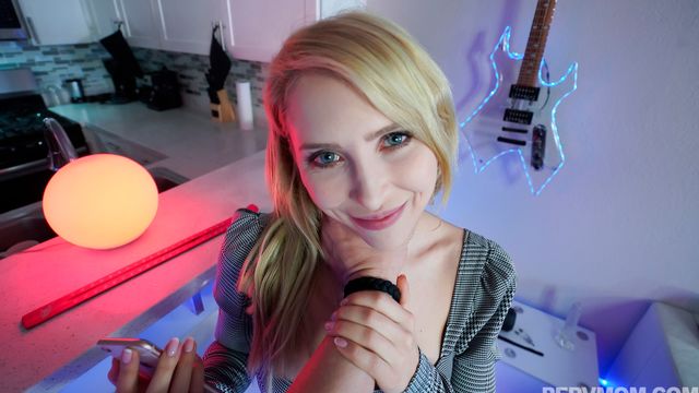 Handjob dirt with engaging Alix Lynx from Perv Mom