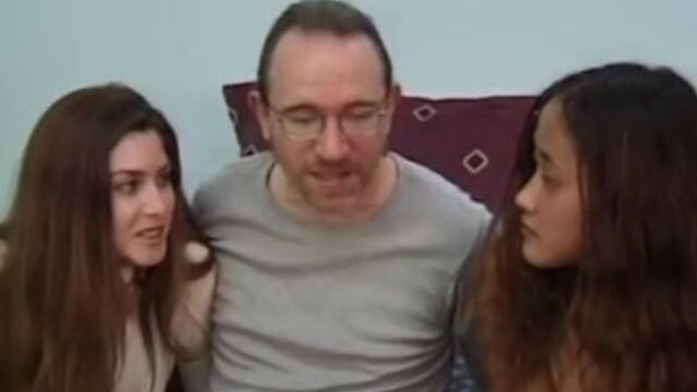 La divertida mujercita en contenido de retro