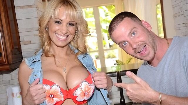 Mira contenido con la fogosa Alyssa Lynn