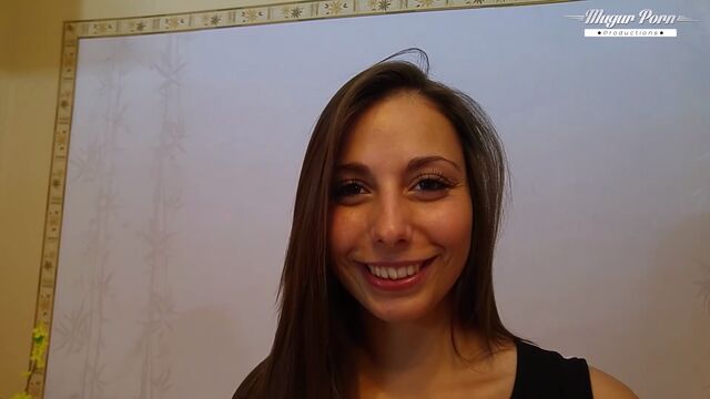 Carla Crouz en pornografía de cabello largo de Mugur Porn