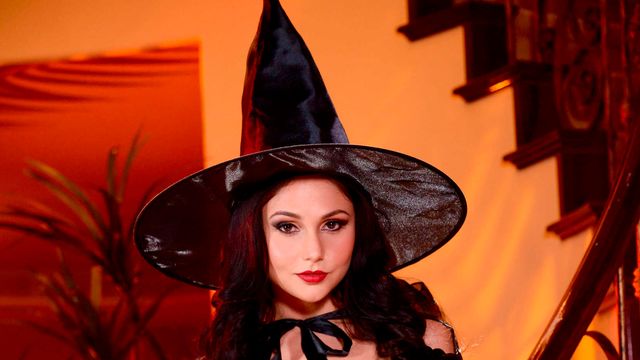 मौखिक वीडियो Real Wife Stories से रसिक Ariana Marie के साथ