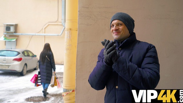 Debt4k presenta scena pornodiva con Andrew Marshall