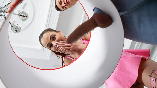 Sirena Milano en toma de mamadas de OnlyTarts