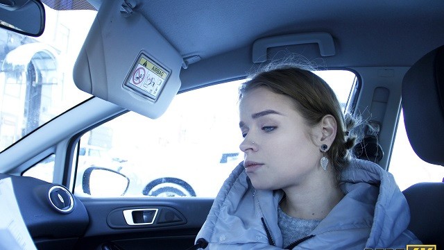 अति उत्कृष्ट Calibri और Cara का क्रिया देखें