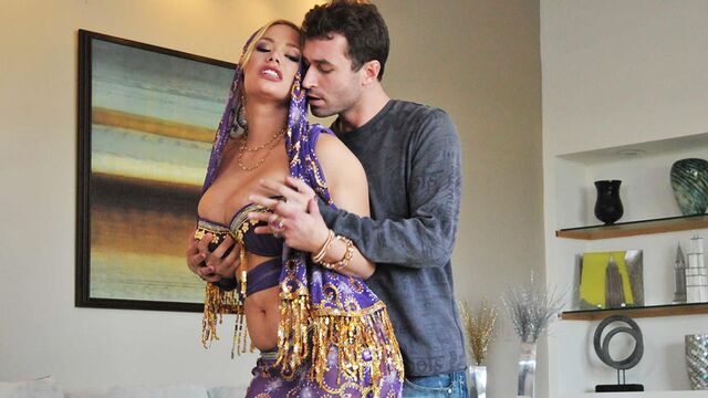 Shyla Stylez dans vidéo Milf de Brazzers Exxtra