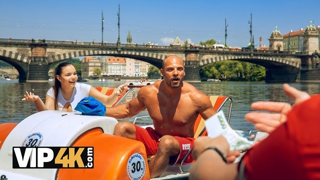 Hunt4k presenta pornografía con las tetas grandes de Sofia Lee