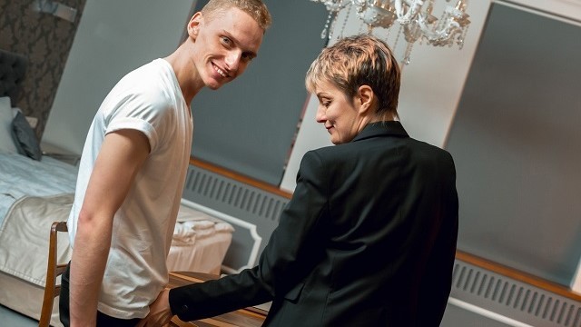 Tutor 4k presenta toma con las oral de Martin Spell