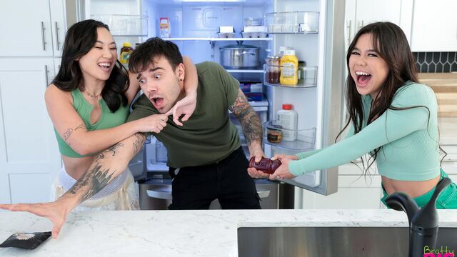 Brianna Arson y Kimmy Kimm en tráiler de mamadas de Bratty Sis