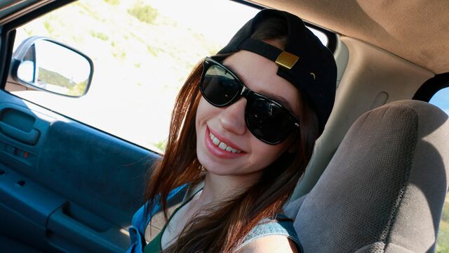 Acción con la coqueta Lucie Cline con jovencitas de POV Life