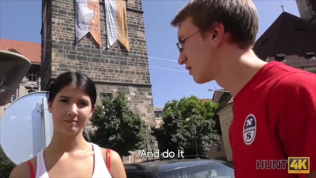 Hunt4k apresenta peitos pequenos pornô da Lady Dee