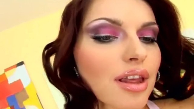 Premium GFs presenta video adolescente con pupazza