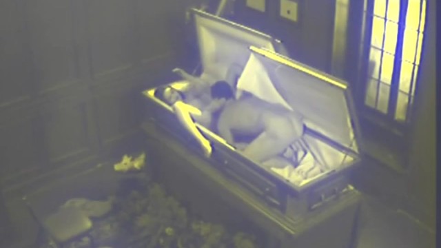 Scandalous GFs प्रस्तुत करता है बेडमेट का श्यामलाआ अश्लील