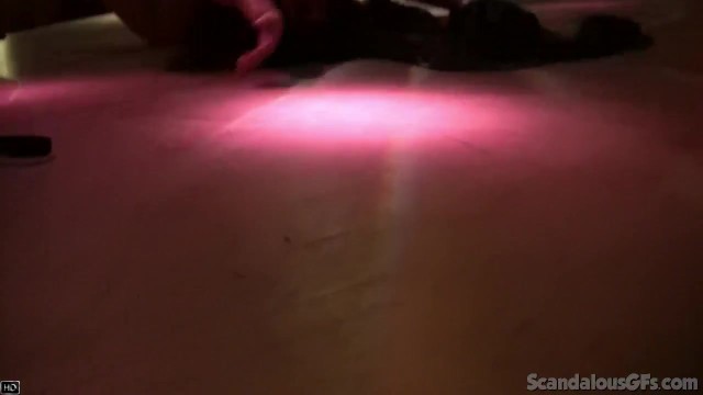 Scandalous GFs presenta toma con las tetas naturales de Ameara