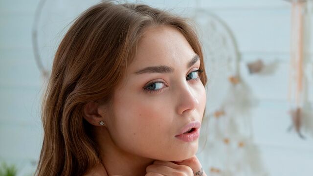 Kate's small tits movie