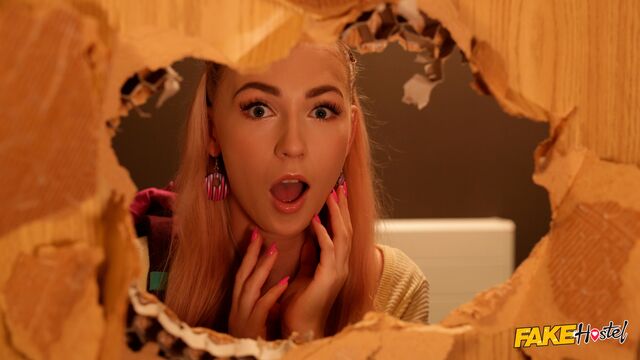 Cutesy Jenny Wild - missionary xxx - Fake Hostel