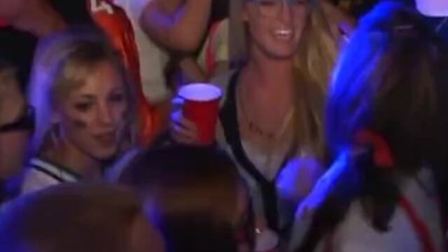 Regardez contenu de la gracile ange