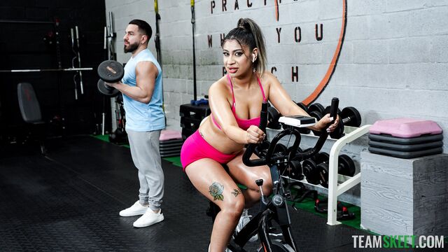 Lange Beine XXX-Clip mit verhexender Mila Milkshake von The Real Workout