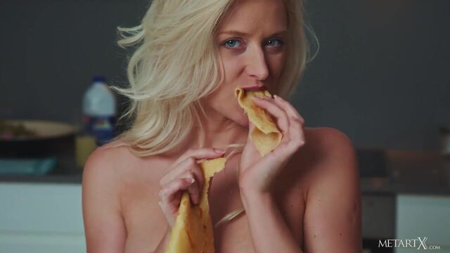 Rosy Nika N's posing movie