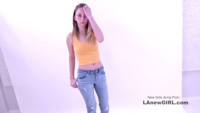 Easy-on-the-eyes lady at cutie clip