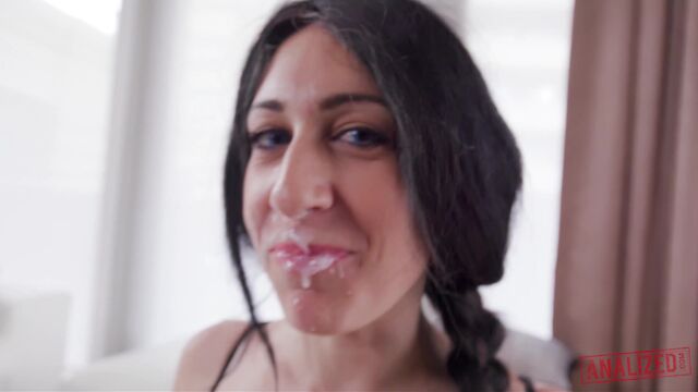 Clip de sirvienta protagonizado por la prostituta Eloa Lombard