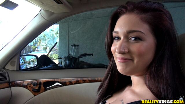 Bewundernswerte Naiomi Mae - Oral Film - Street BlowJobs