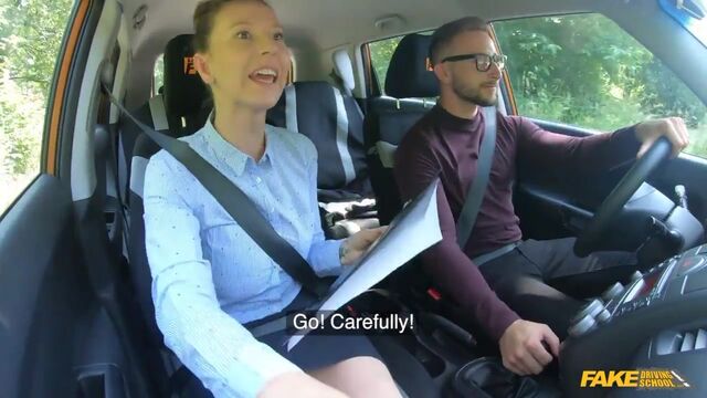 सुखद Emylia Argan में अभिनय किया गोरी लिंग