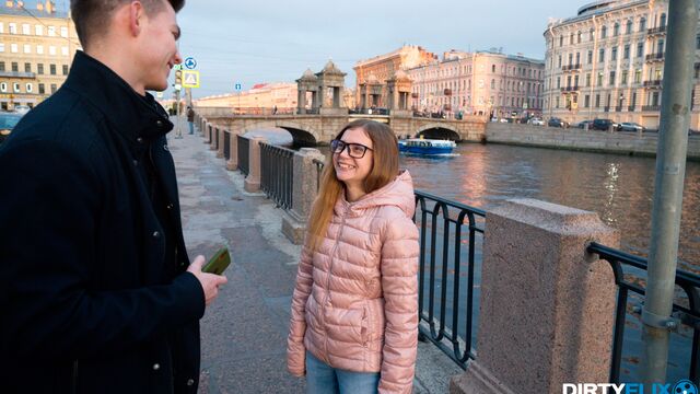 Oral pornografia com mística Bella Gray do She Is Nerdy