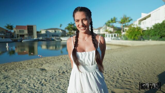 Magische Coco Bae - Cowgirl Sexstreifen - Mofos