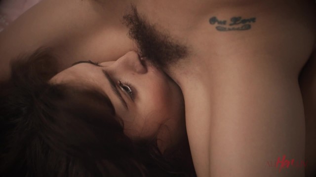 Anziehende Spencer Bradley und Freya Parker - Kleine Titten XXX - All Her Luv